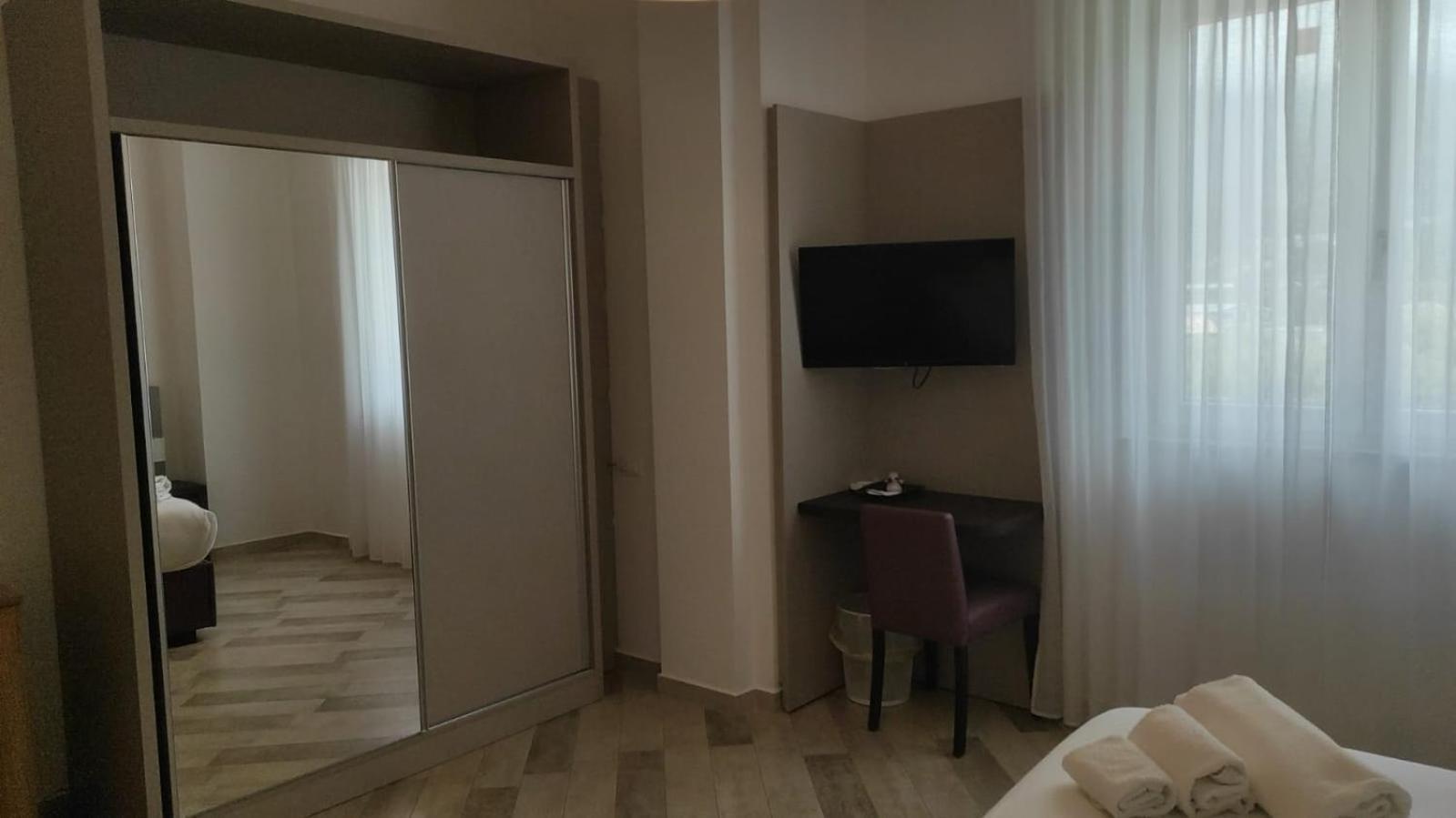 La Perla Del Tirreno Guest House 사프리 외부 사진